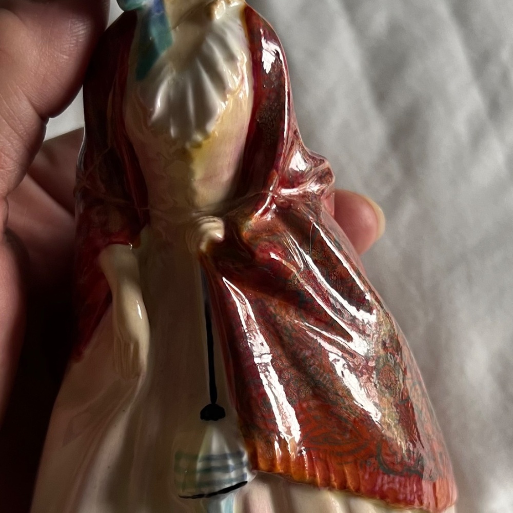 COPY - Royal Dalton Paisley Shawl Figurine - Picture 7 of 7
